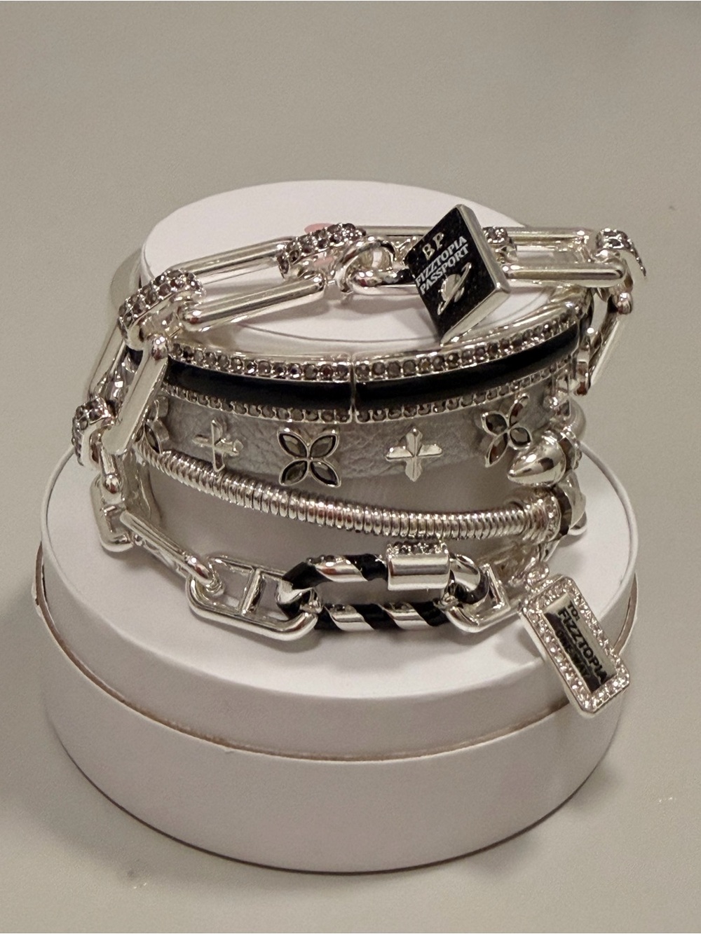 BOMB PARTY EXCLUSIVE FIZZTOPIA 2026 UNICORN STACK NWT!! 5 Bracelets!